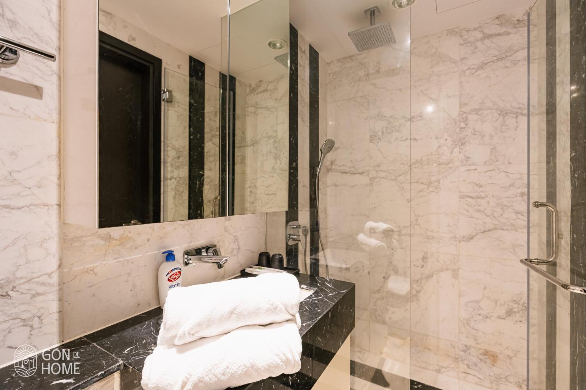 Luxury 2 Or 3br In Dist 1, Pool And Airport Pickup * Ho Chi Minh City