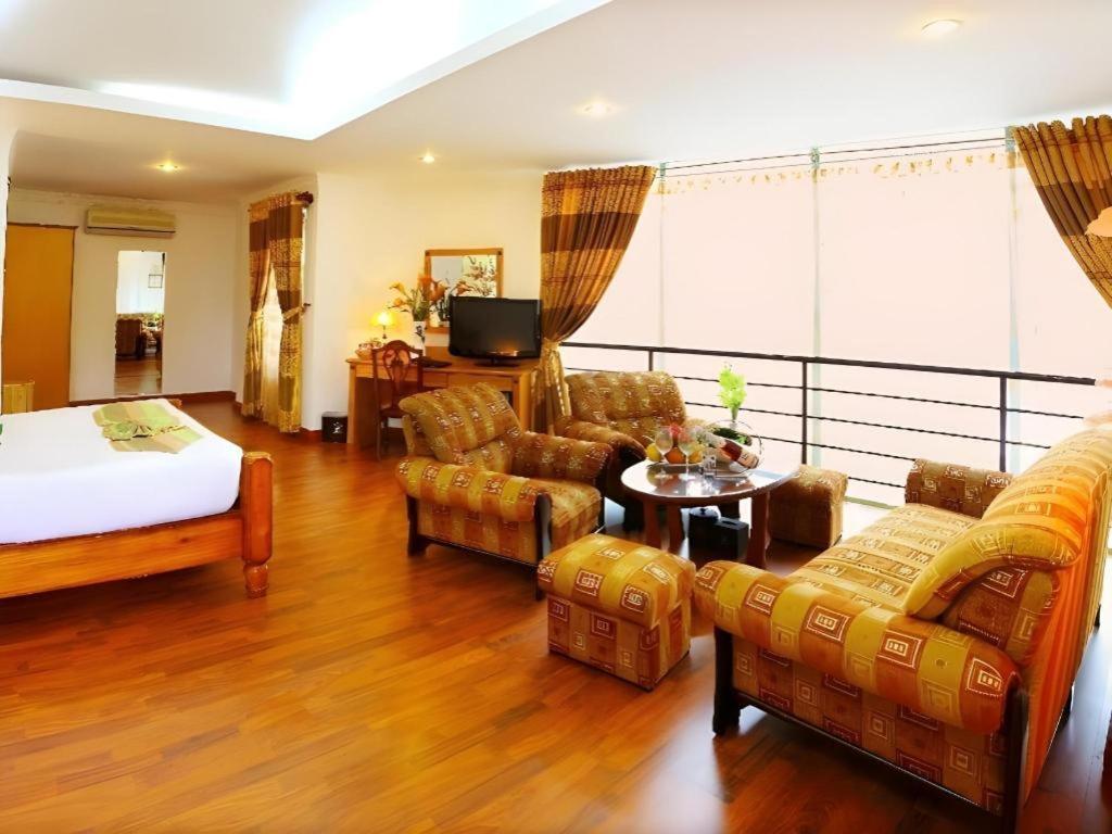 Hotel Universe