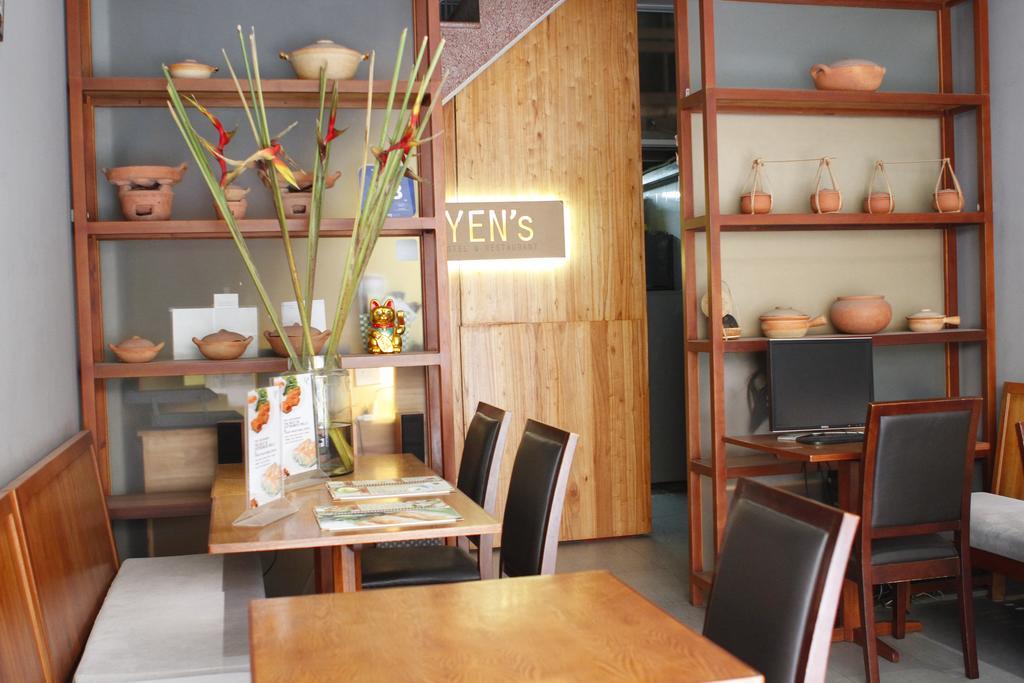Yen's Hotel