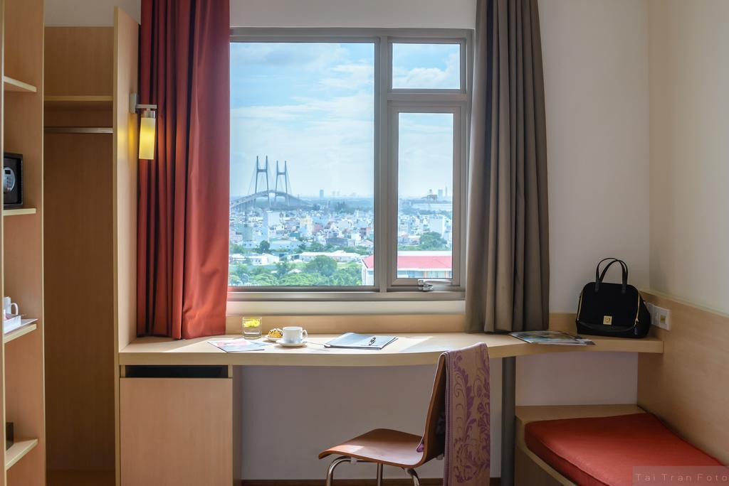 Ibis Saigon South 3*