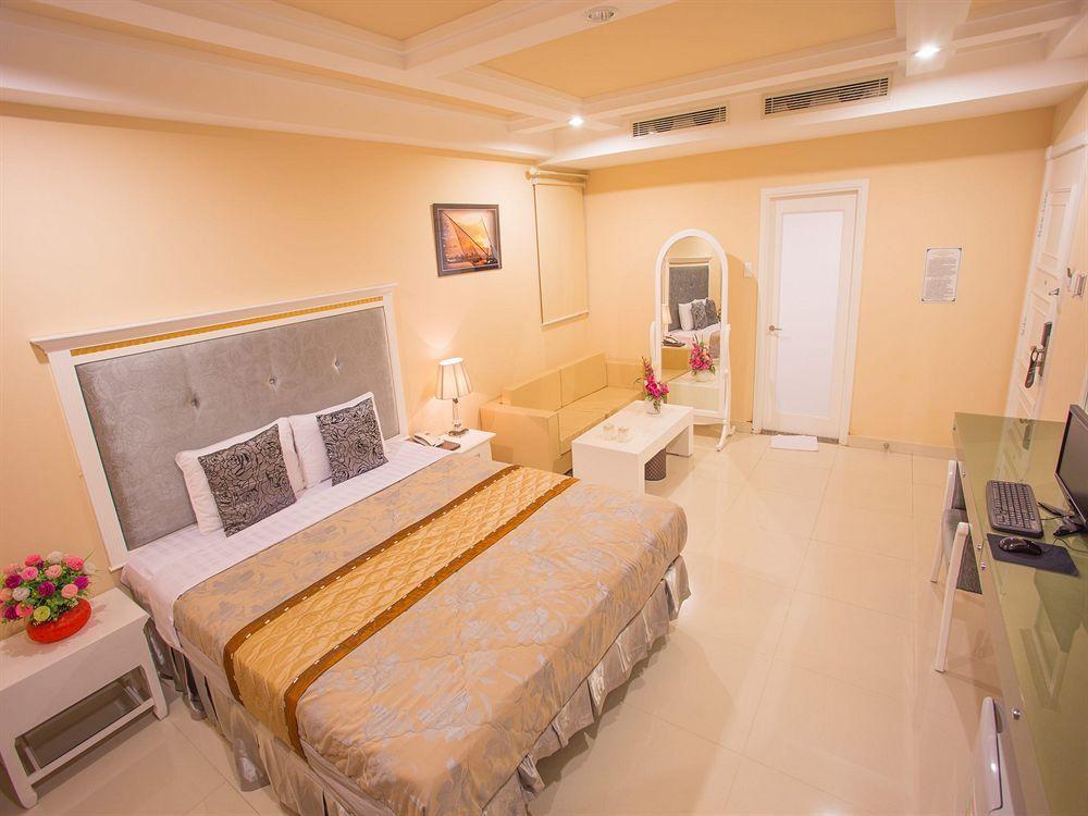 Dyn Opera Hotel
