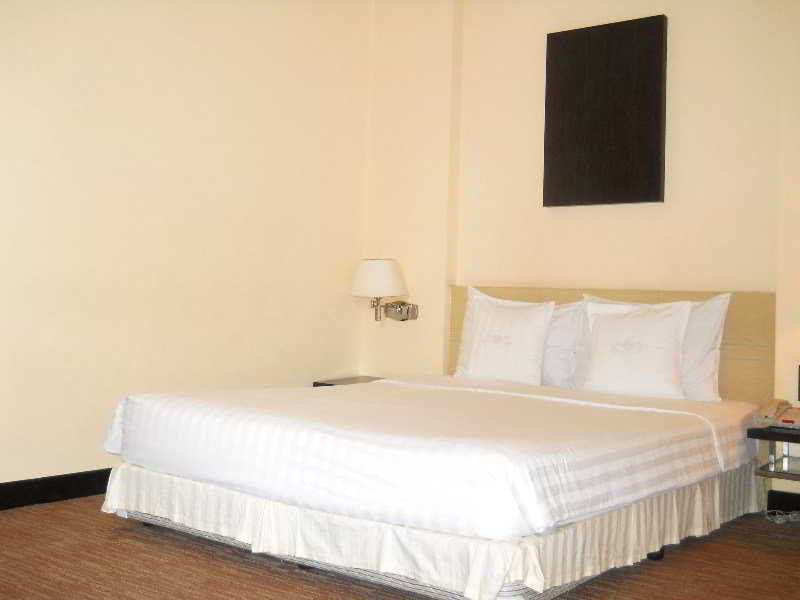 Palace Saigon Hotel