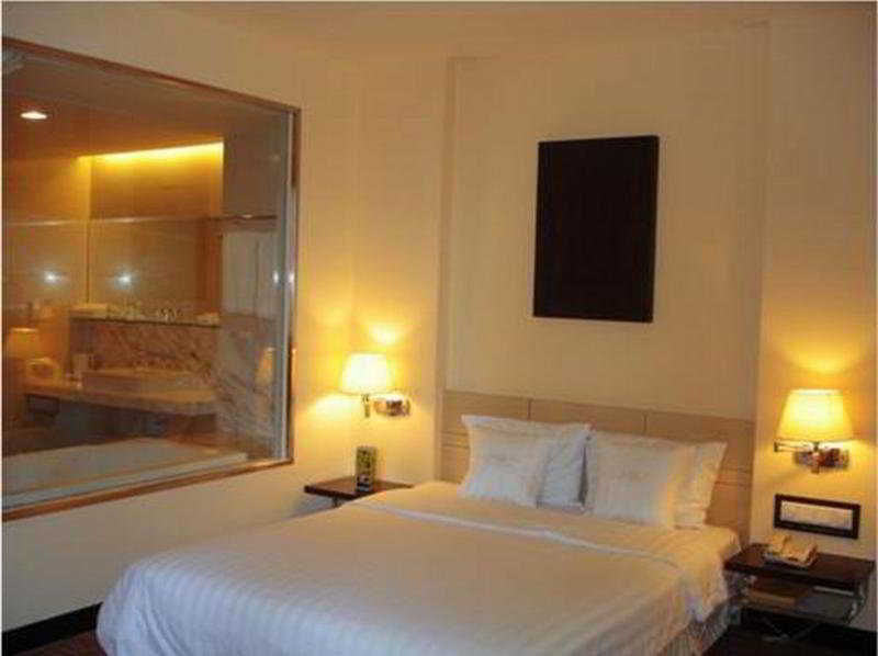 Palace Saigon 4*