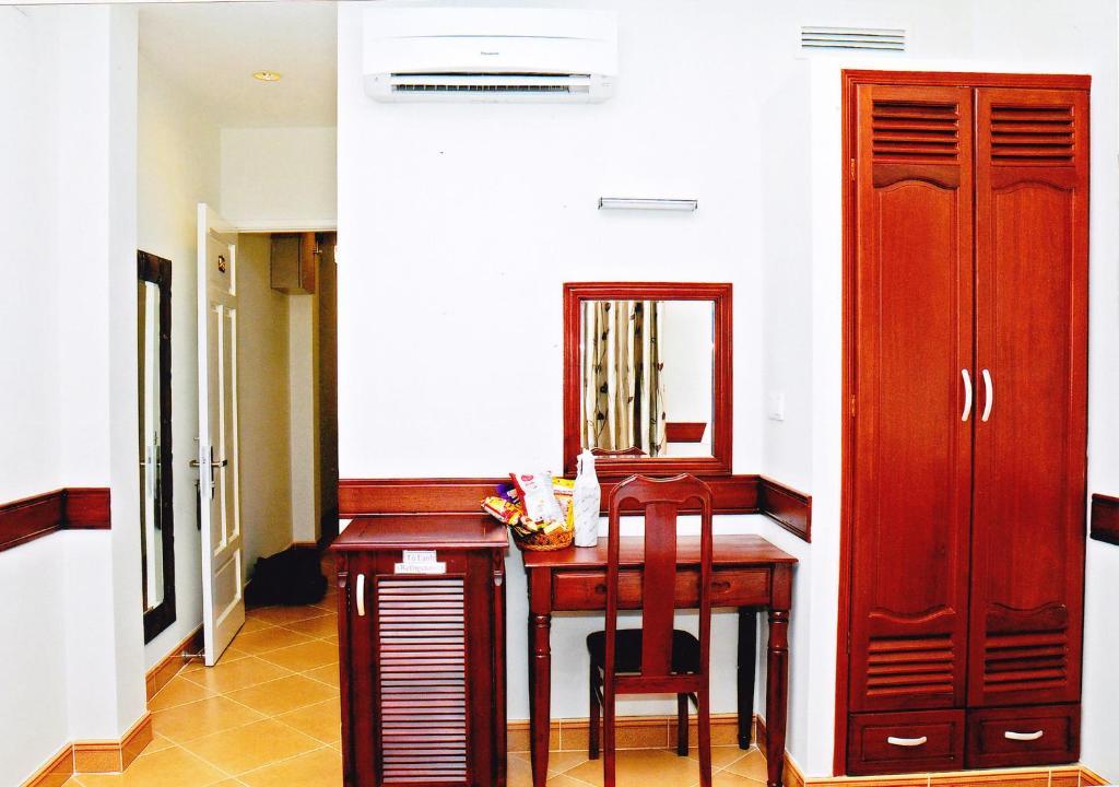 Hotel Hoang Thanh Thuy Airport 1 - Gan Am Thuc Dem Cho Hoang Hoa Tham 2*