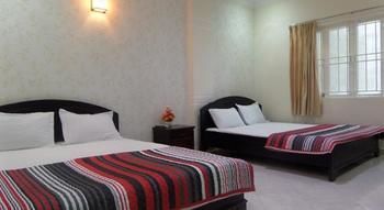 Hotel Violet Star And *