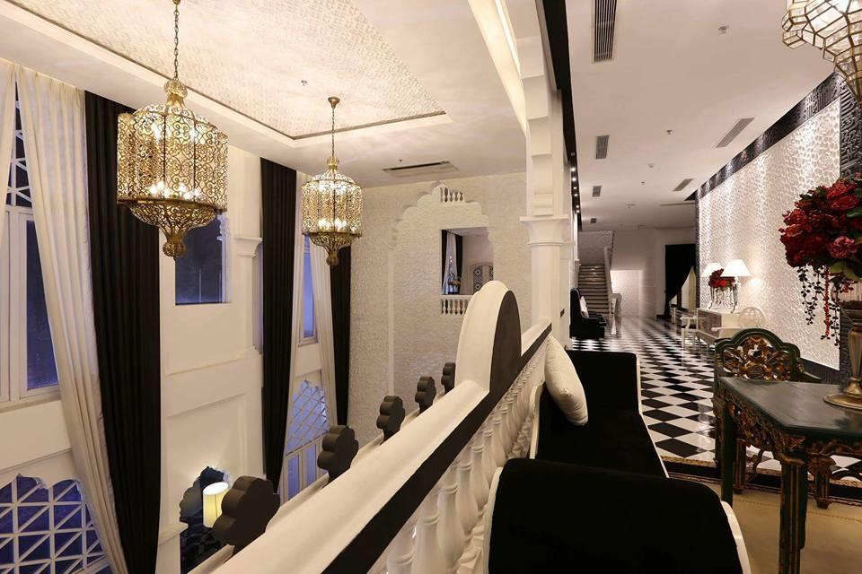 Chloe Gallery 5*