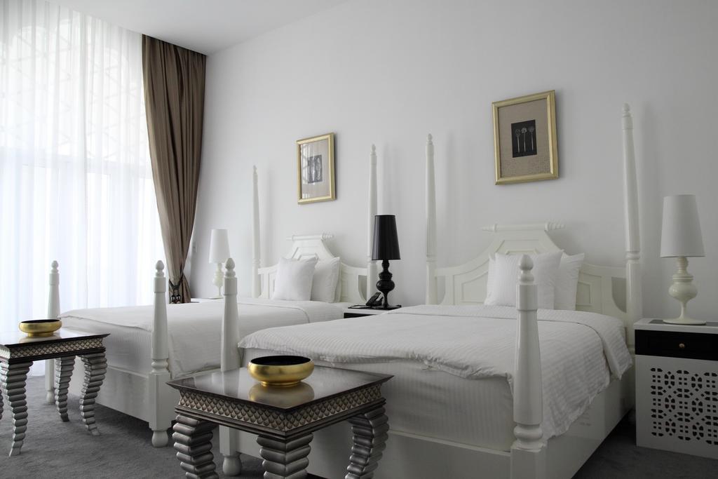 Chloe Gallery Hotel