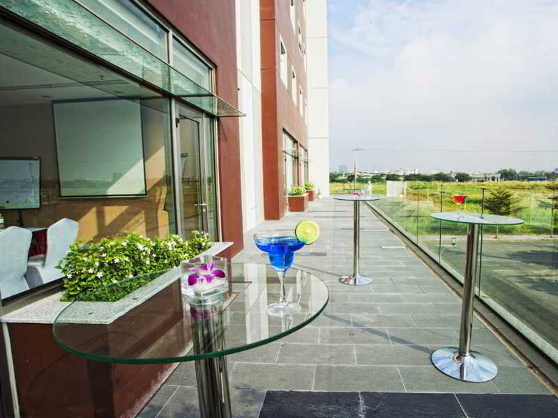 Ibis Saigon South Hotel 3*