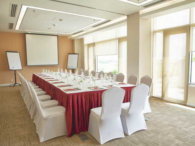 Hotel Ibis Saigon South 3*