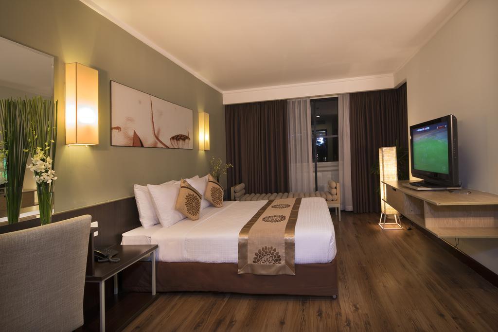 Hotel Vien Dong - Near Bui Vien Walking Street 3*