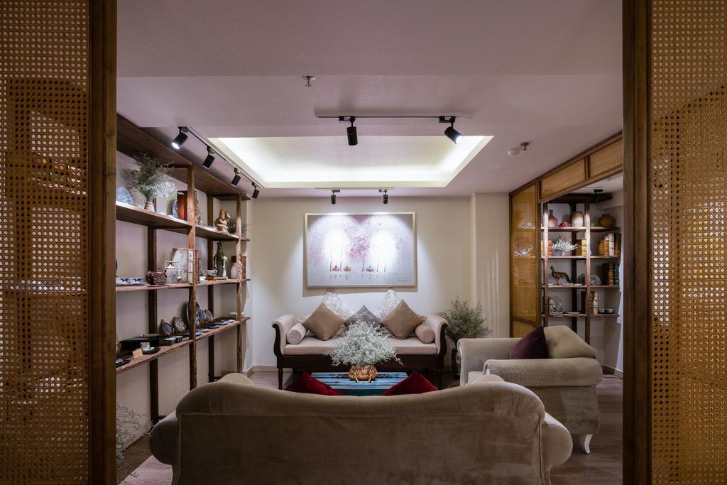 Asian Ruby Center Point & 3*