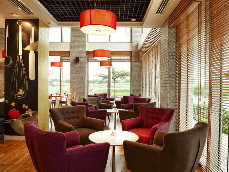 Hotel Ibis Saigon South 3*