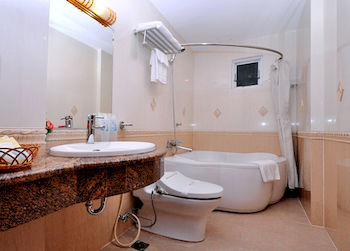 Hotel Tan Hoang Long District 5 3*