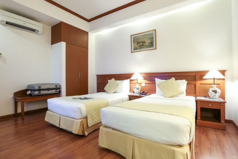 Palace Saigon Hotel