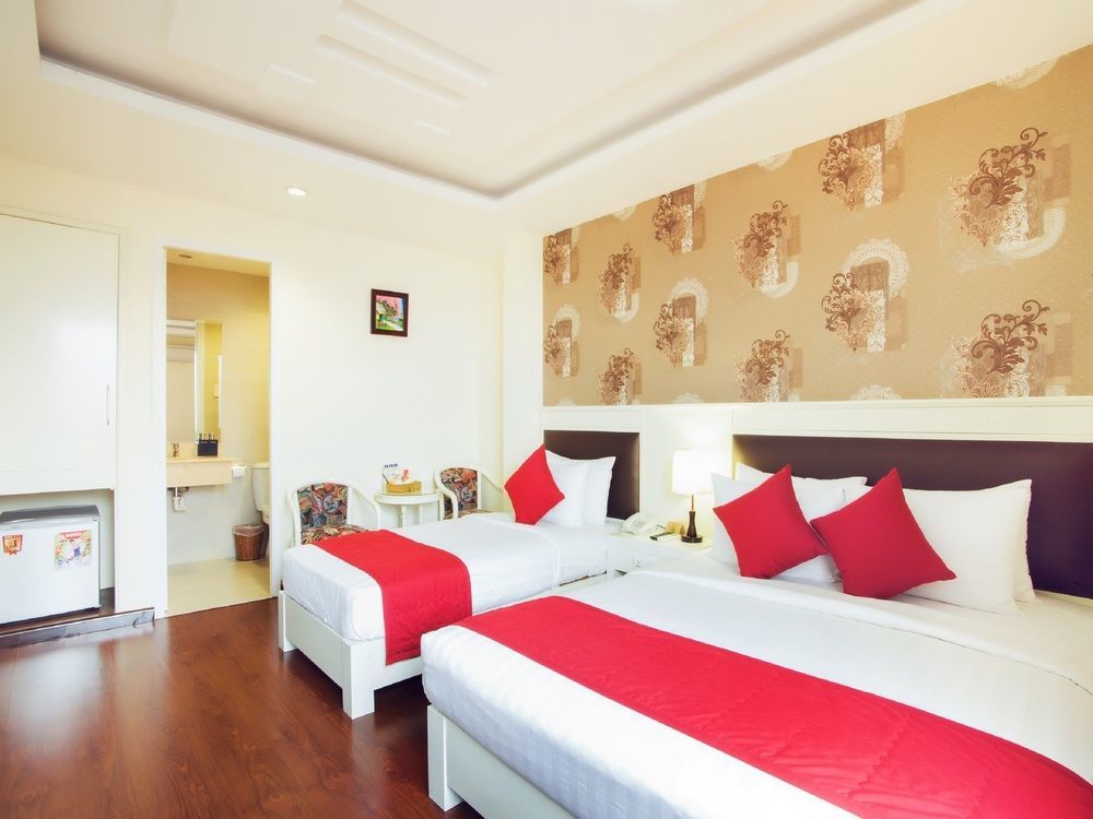Hotel Asian Ruby Center Point &