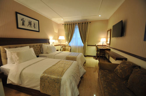 & Residences Swimming Pool Aparthotel 2*