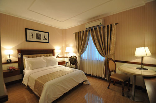 & Residences Swimming Pool 2*