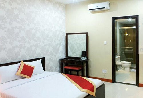 Hotel Sunflowers Airport