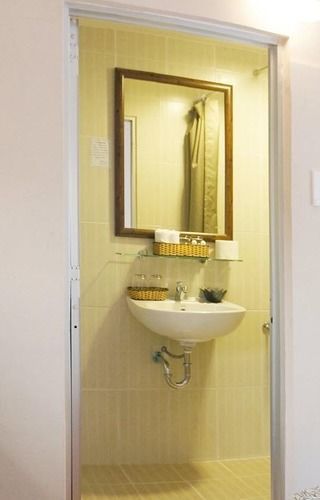 Yen's Hotel