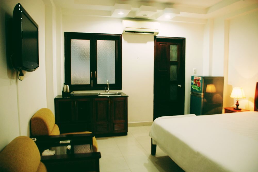 Phan Long Hotel *