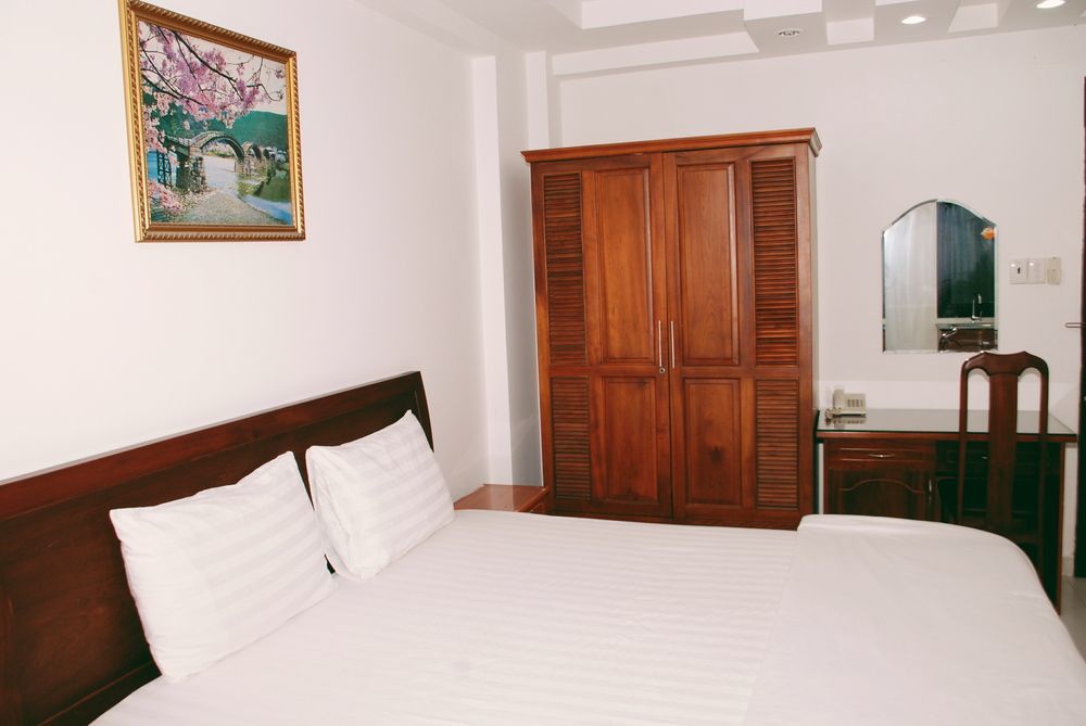 Phan Long Hotel *