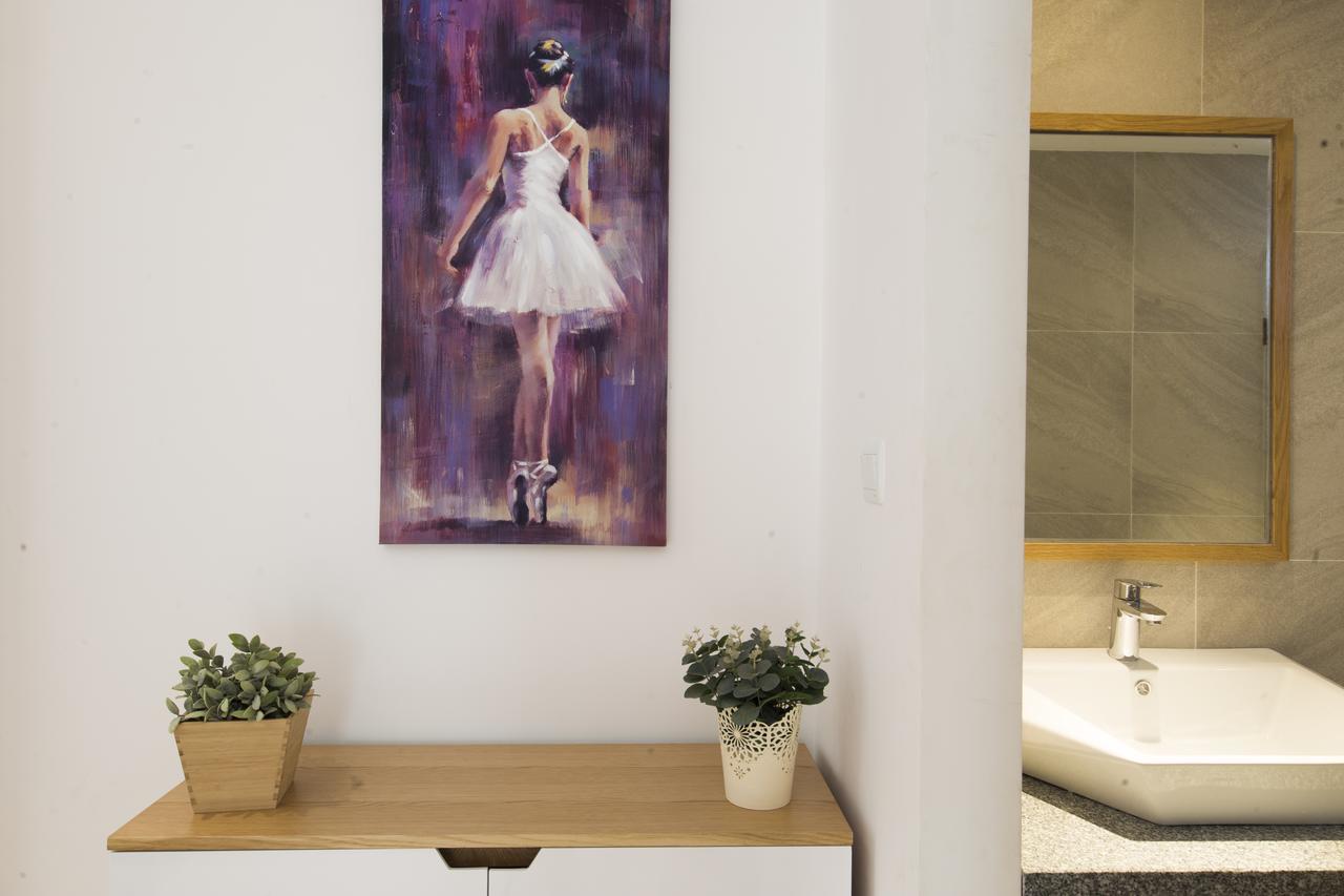 City House - Sunshine - Serviced In Saigon Apartment