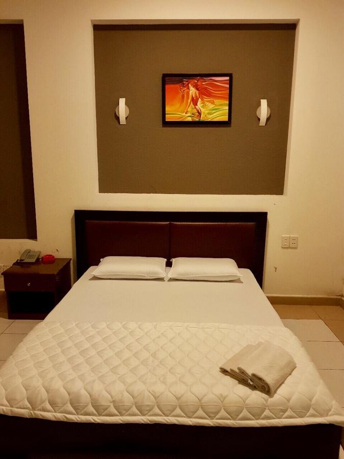 Nhat Van Hotel *