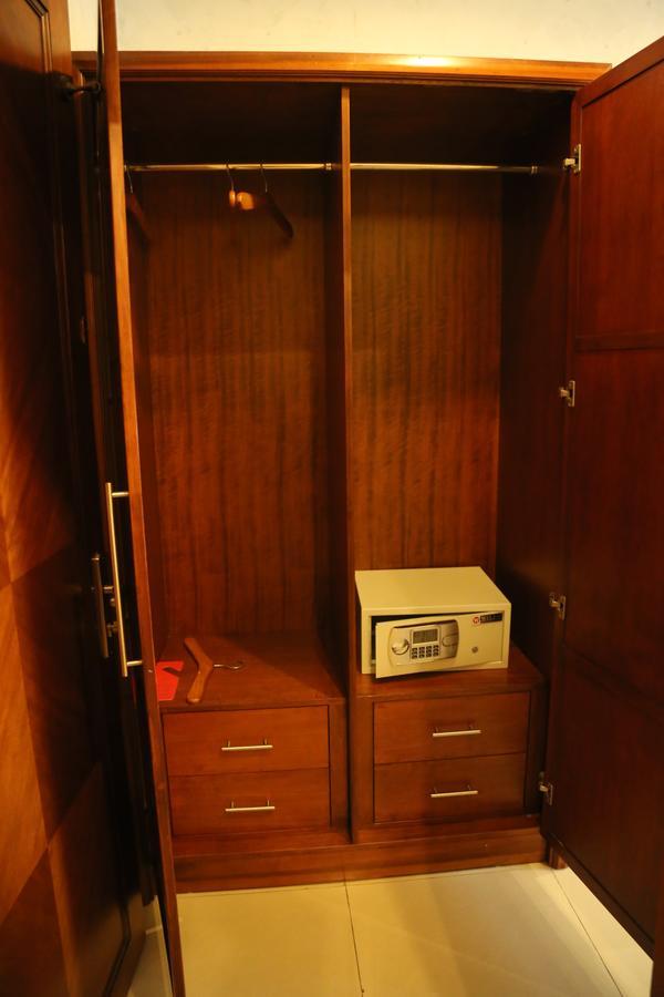 Golden Hotel 2*