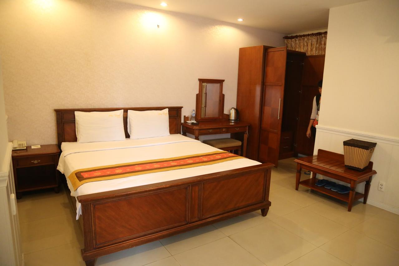 Golden Hotel