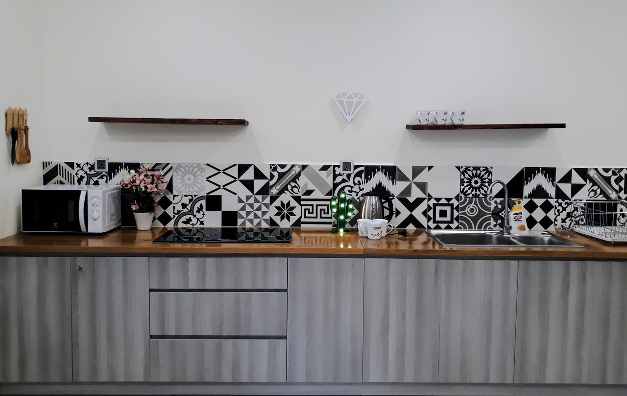 The Ginger - Minimalist Near *