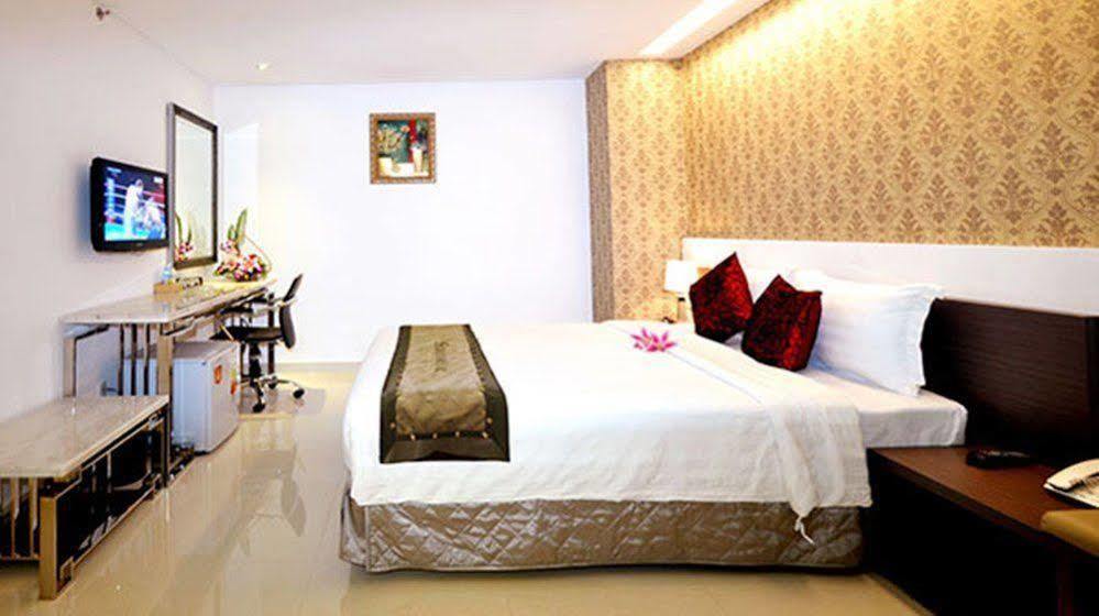 Hanz 823 Sunflower Hotel 3*