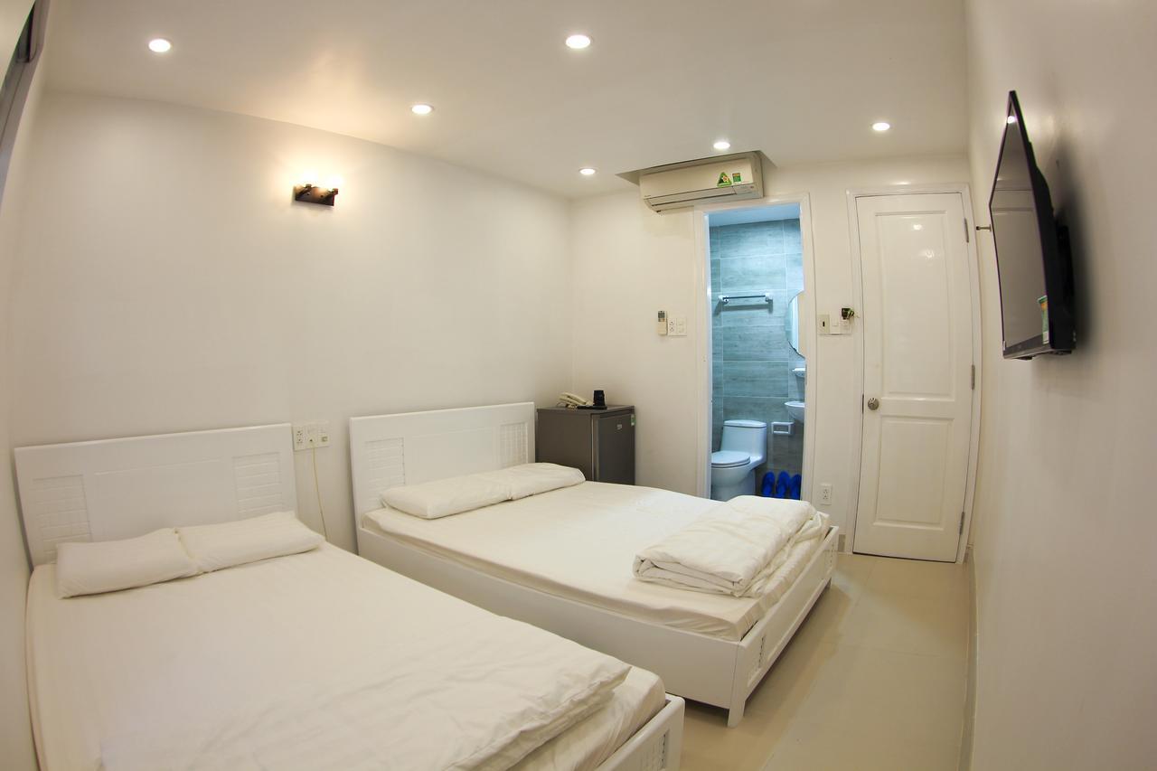 Full House Hostel *