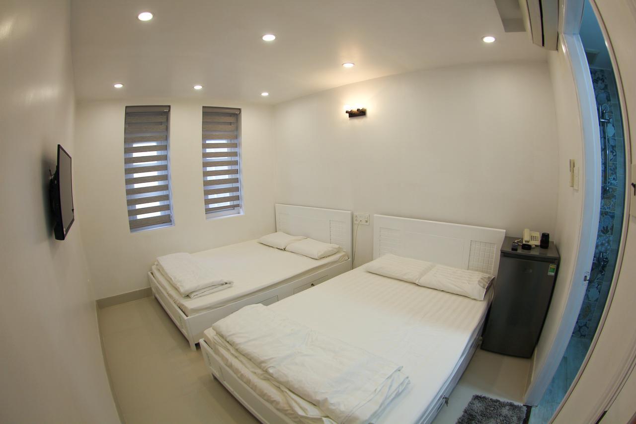 Hostel Full House