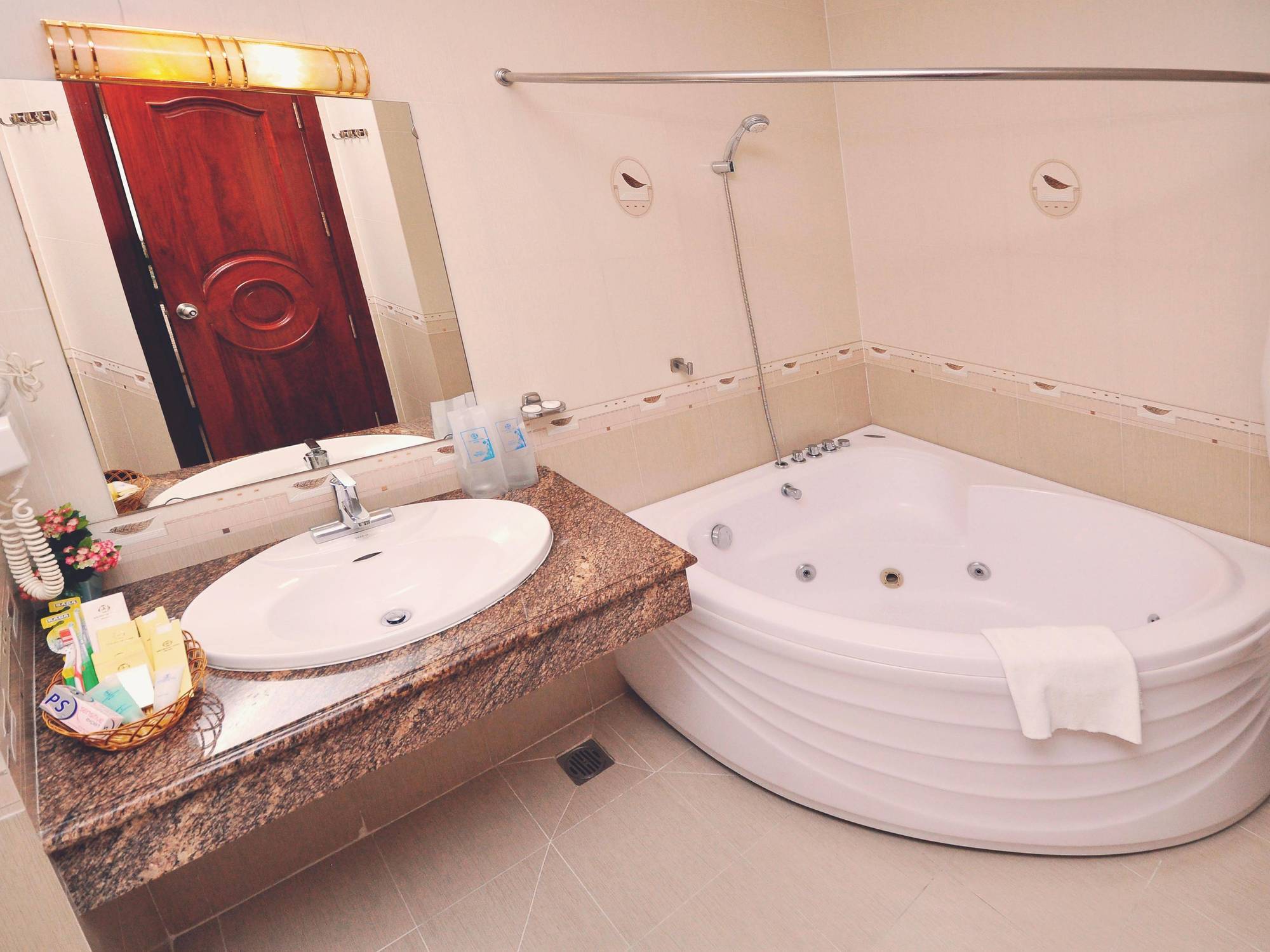 Hotel Tan Hoang Long Ho Chi Minh City
