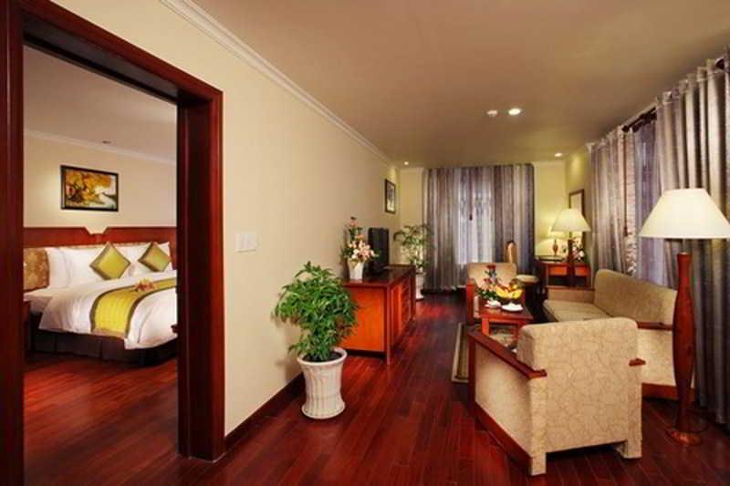 Hotel First Executive Wing 4*