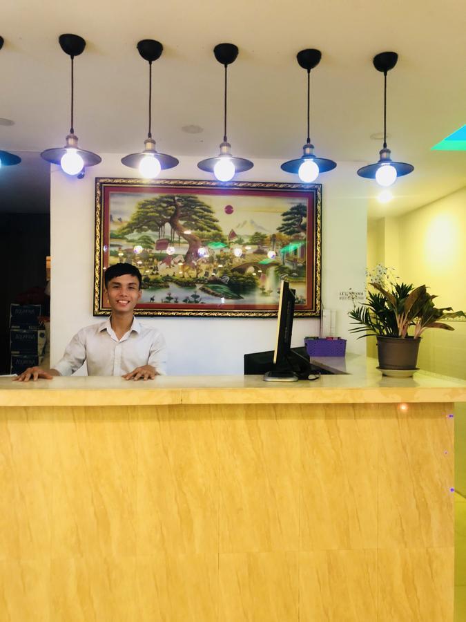 Eros 2* Bandar Ho Chi Minh