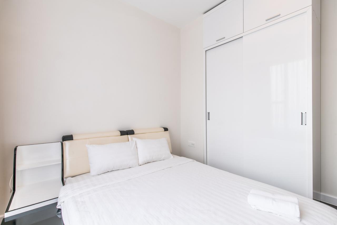 Garden & Pool Signature Rivergate Apartment
