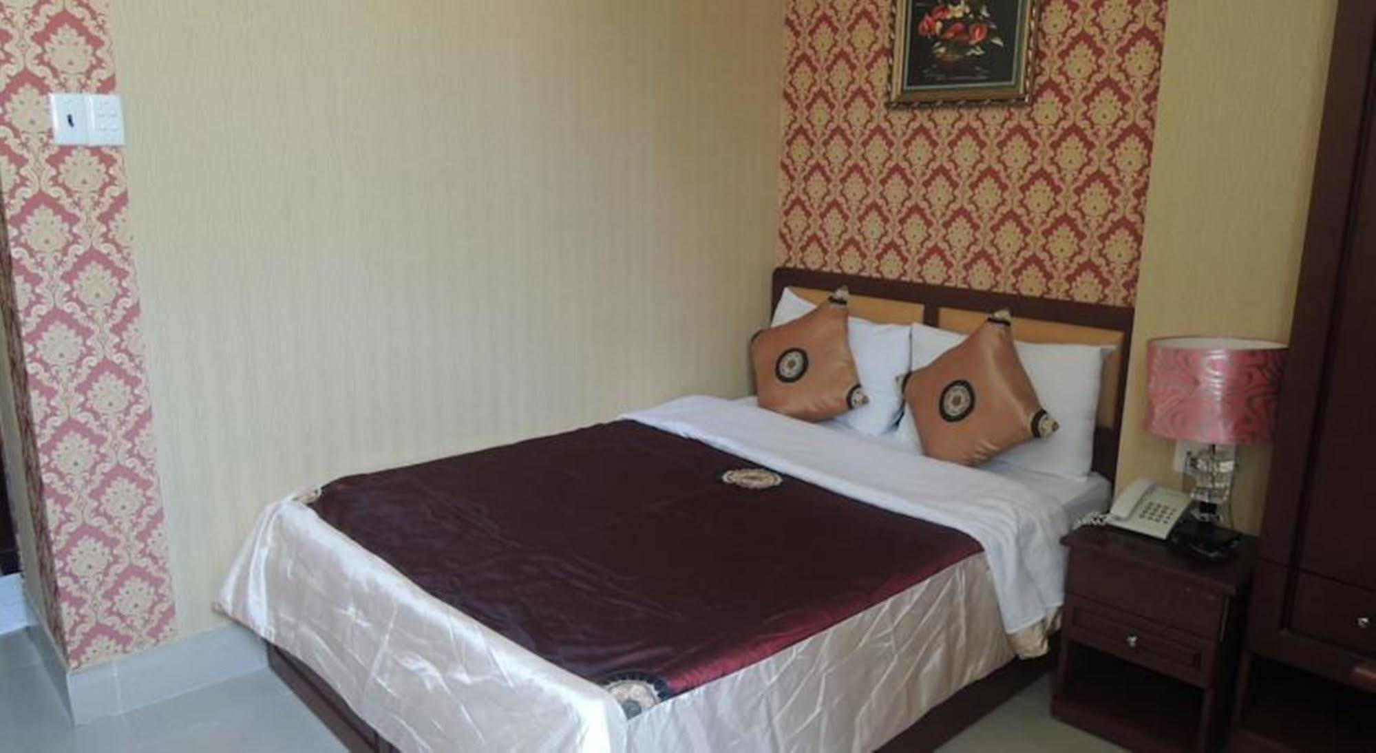 Hotel Hoa De Nhat Hotel- San Bay Tan Son Nhat 3*