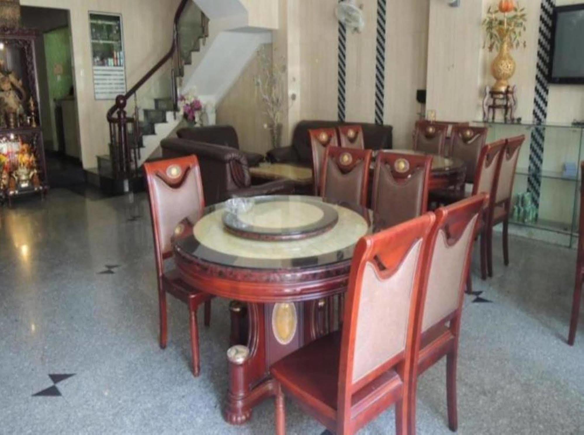 Hoa De Nhat Hotel- San Bay Tan Son Nhat Hotel 3*