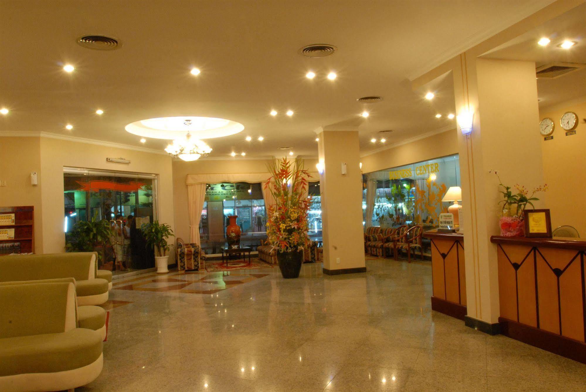 Khách sạn Thiên Hồng
