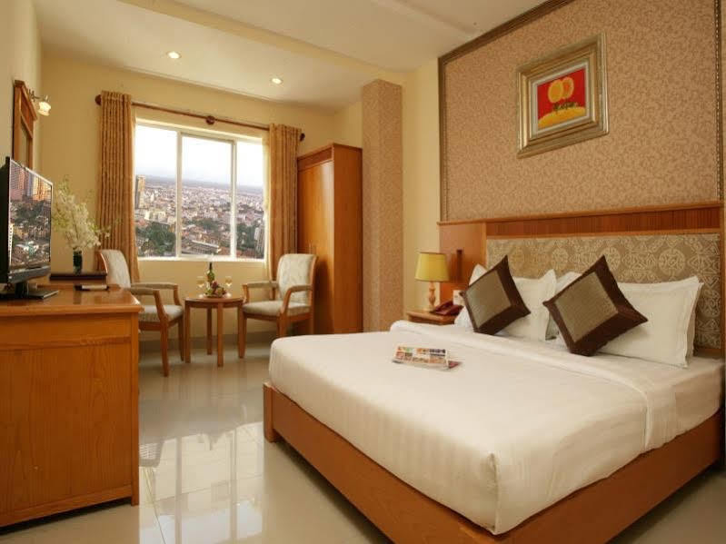 Cherry Hotel- Near Opera House Hotel