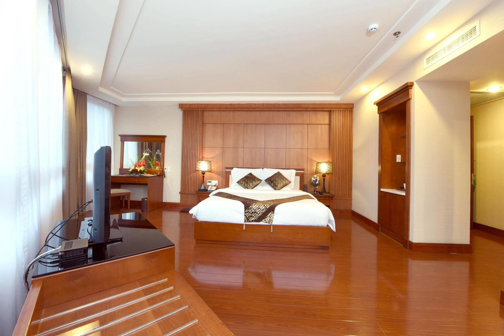 Hotel Nhat Ha L'opera 4*