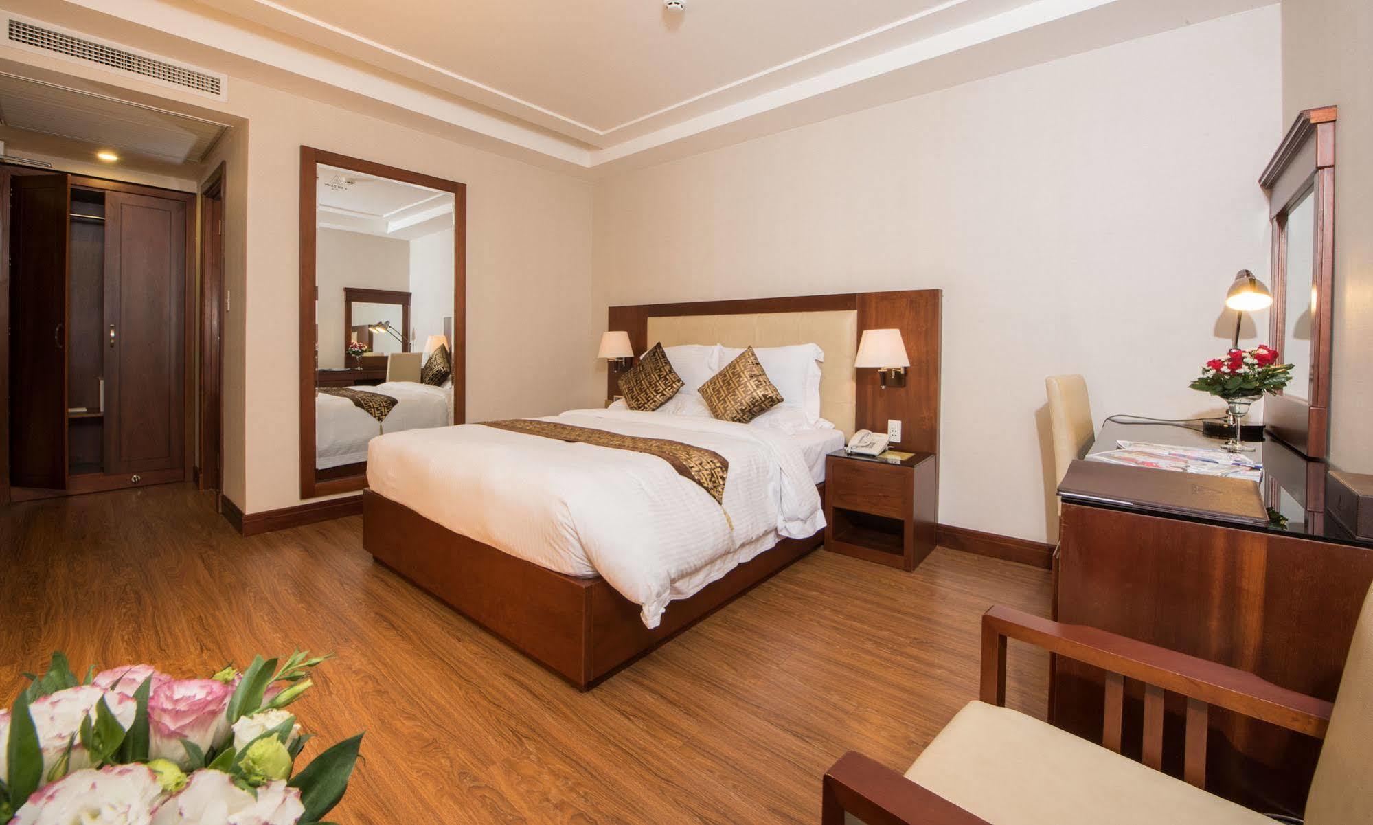 Hotel Nhat Ha L'opera Ho Chi Minh City