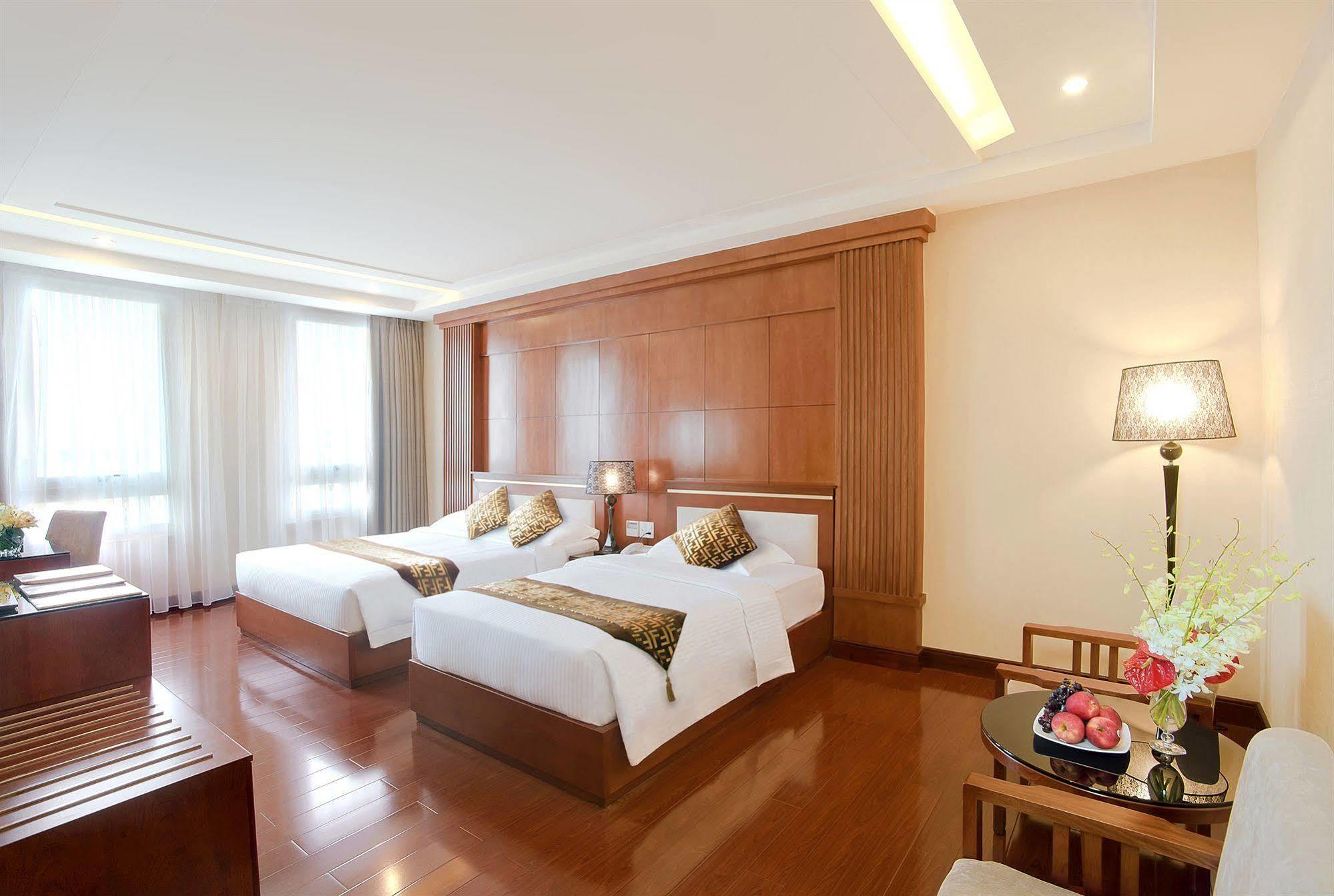 Nhat Ha L'opera 4*