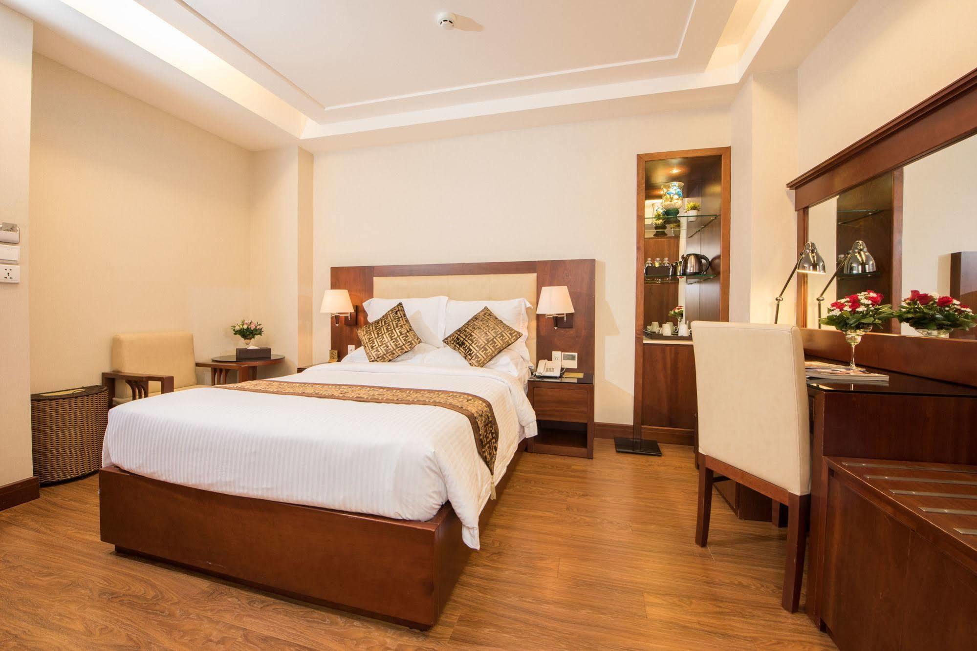 Nhat Ha L'opera Hotel 4*