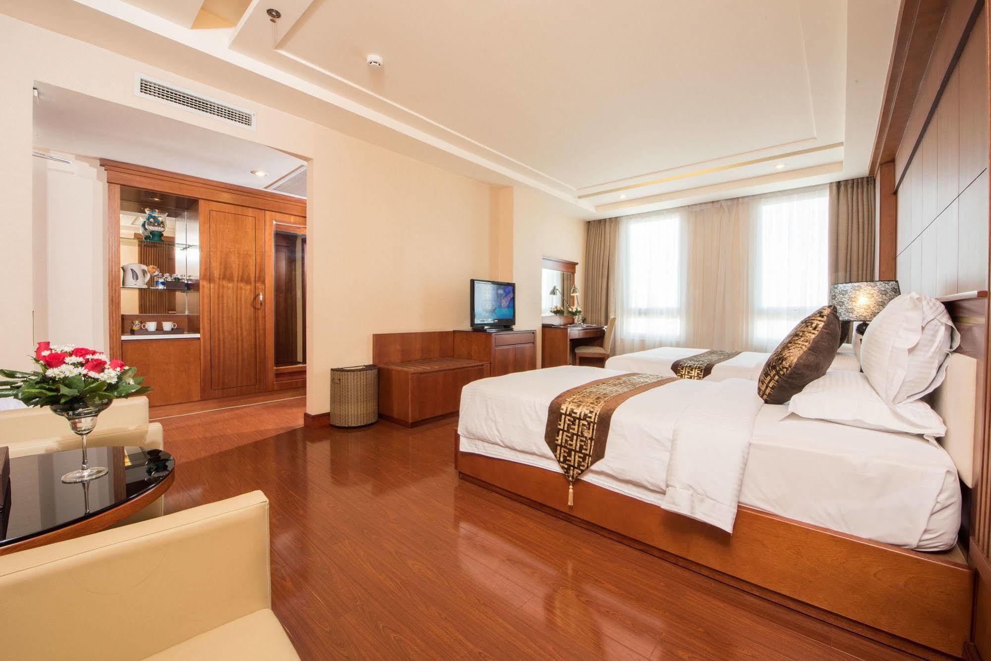 Nhat Ha L'opera 4*
