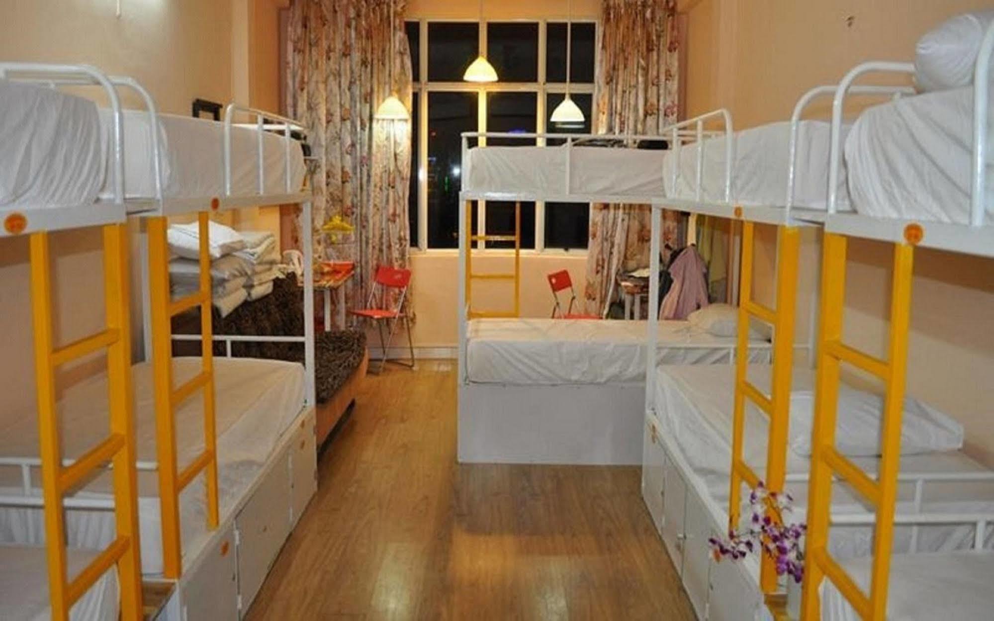 Hotel Reddoorz @ Pham Ngu Lao Street 4 2*