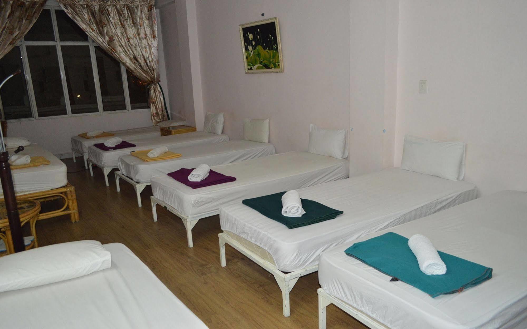 Hotel Reddoorz @ Pham Ngu Lao Street 4 2*