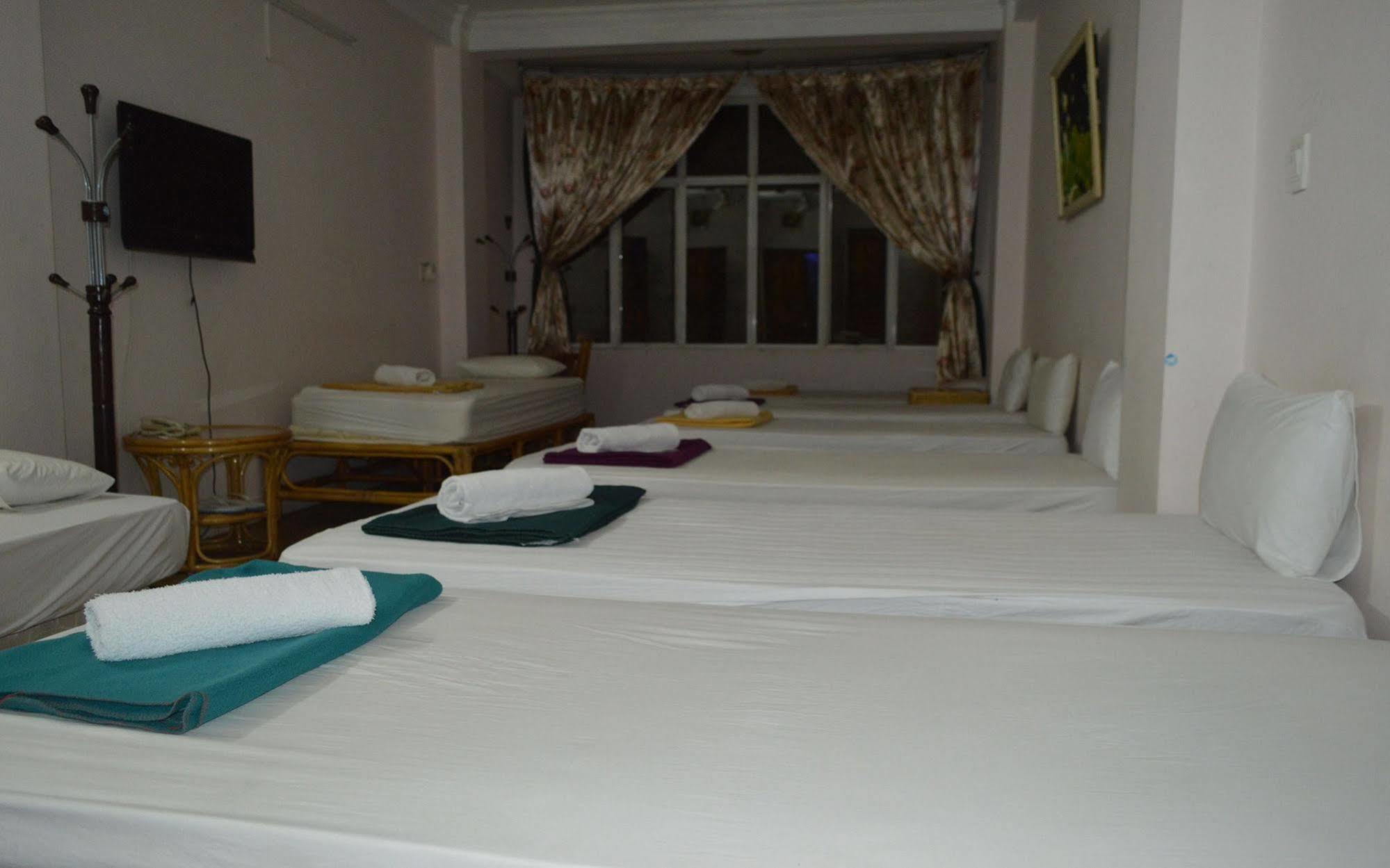 Hotel Reddoorz @ Pham Ngu Lao Street 4 2*