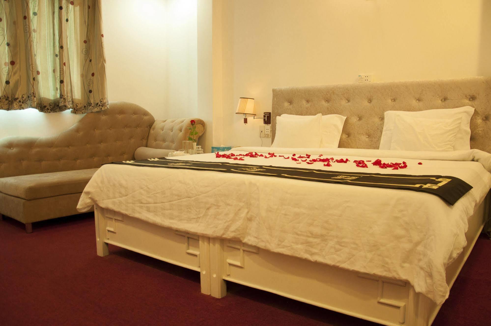 Hotel A25 - 274 De Tham Ho Chi Minh City